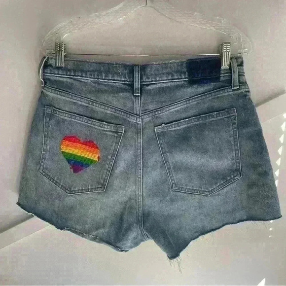 Abercrombie & Fitch Mom Hight Rise Denim  Pride Sequin Heart Shorts Size 30/10 - Picture 7 of 13